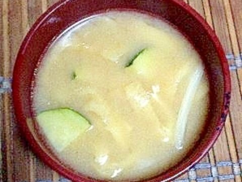 ズッキーニと油揚げのみそ汁【ほっこり☆和食】